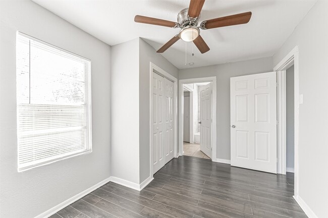 Building Photo - 510 S Utah St