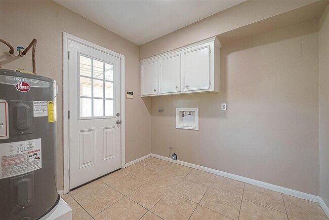 Building Photo - 6534 Bayonne Dr