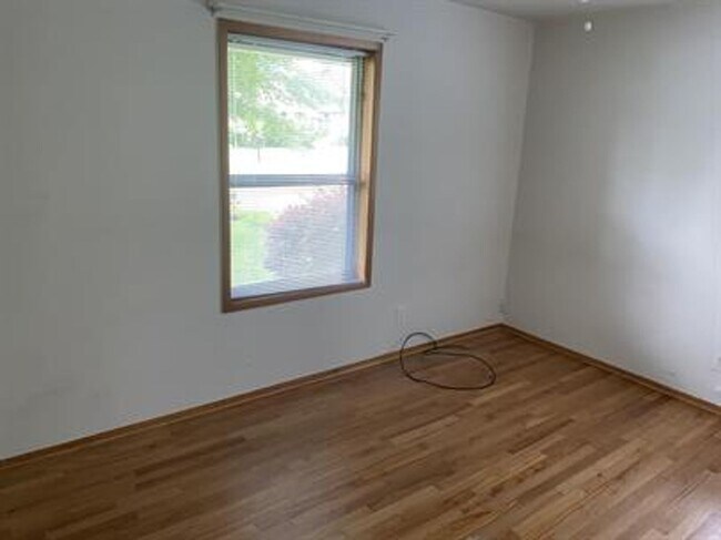 Building Photo - Charming 3 Bedroom, 2 Bath Home Near UAH!