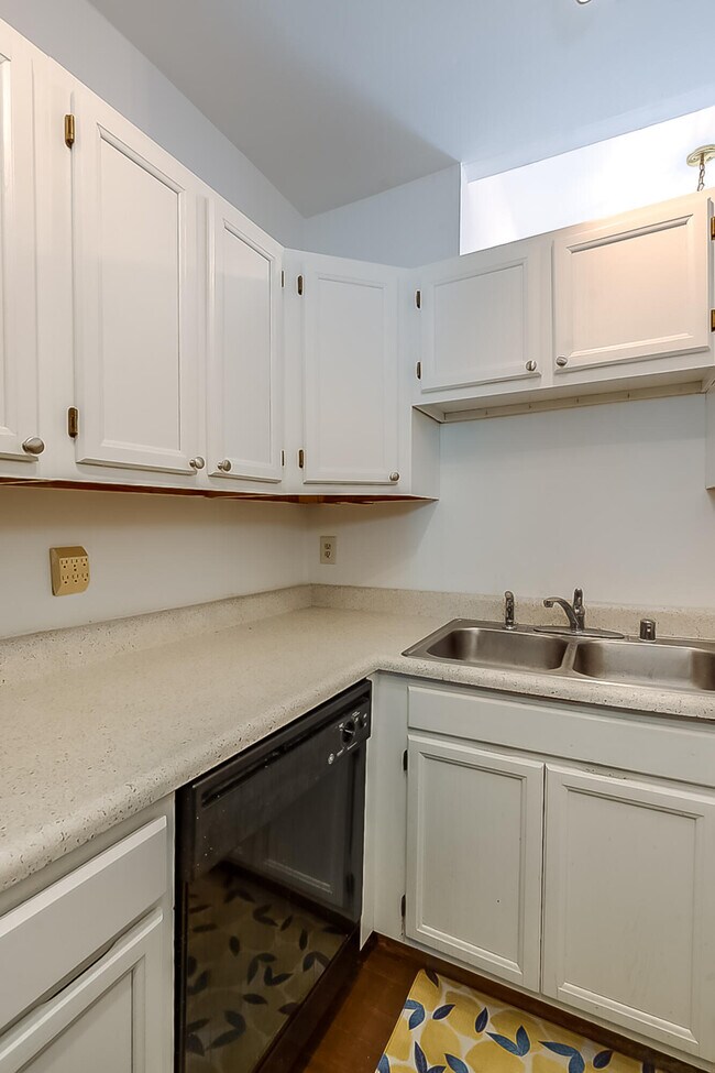 Building Photo - 377 S Upper St