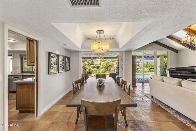 Building Photo - 7620 E Vía Del Placito