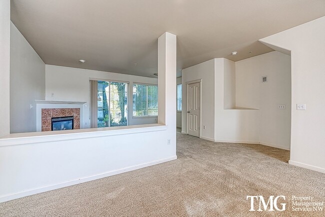 Building Photo - Low Maintenance, High Enjoyment in Salmon Creek!