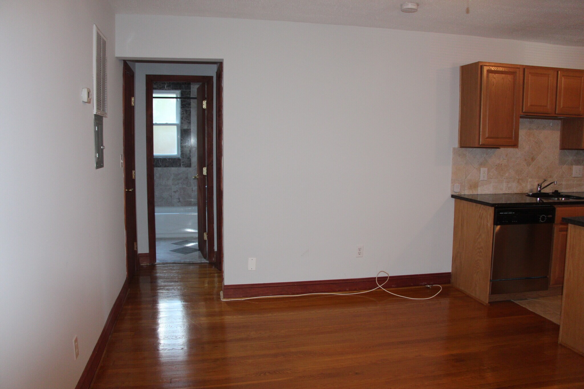 Building Photo - 634 N Monroe St