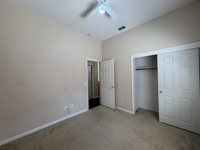 Building Photo - 5637 Lilyview Way