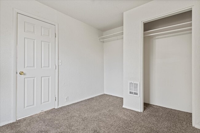 Building Photo - 1714 Main St