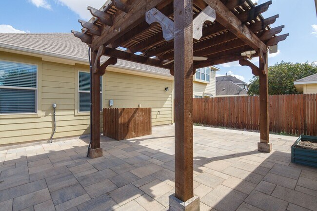 Building Photo - NOW 3 BEDROOM HOME LOCATED IN SAN MARCOS, TX!