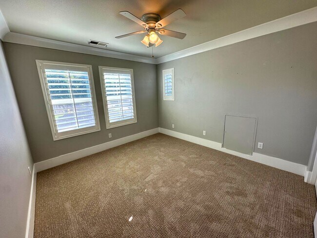 Building Photo - Stunning 4 Bedroom, 2.5 Bath Lawrence Ranch Home With Solar