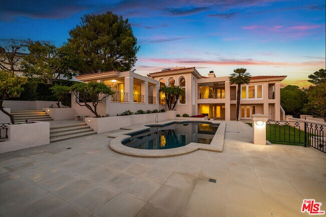 Building Photo - 1136 Calle Vista Dr