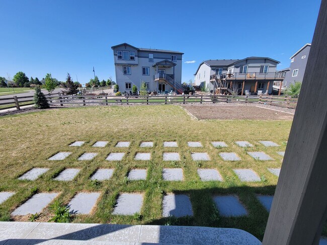 Building Photo - Stunning and spacious 4.5 bedroom, 3 bathroom home located in Morgan Hill