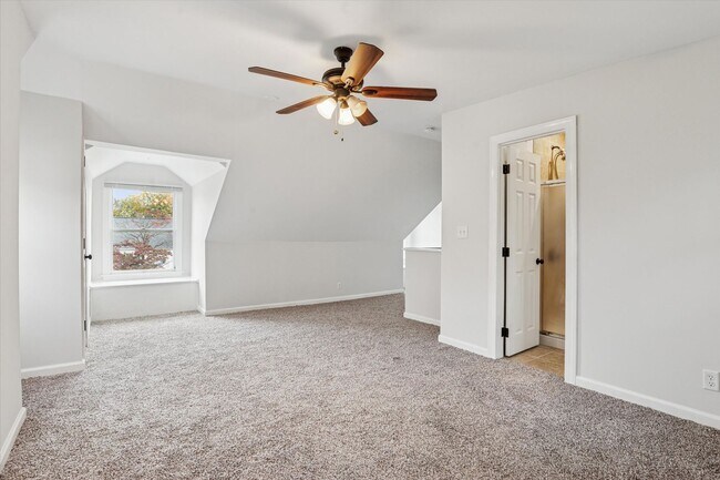 Building Photo - 206 Decalb Ave