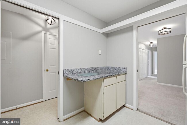 Building Photo - 2822 Lee Oaks Pl