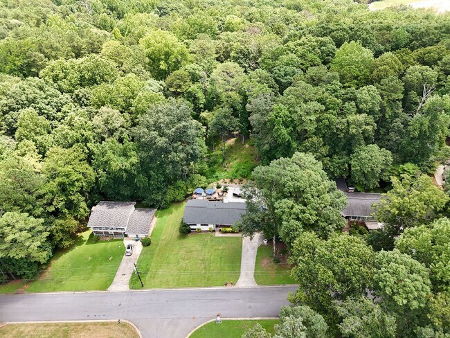 Building Photo - 3740 High Point Ln SW