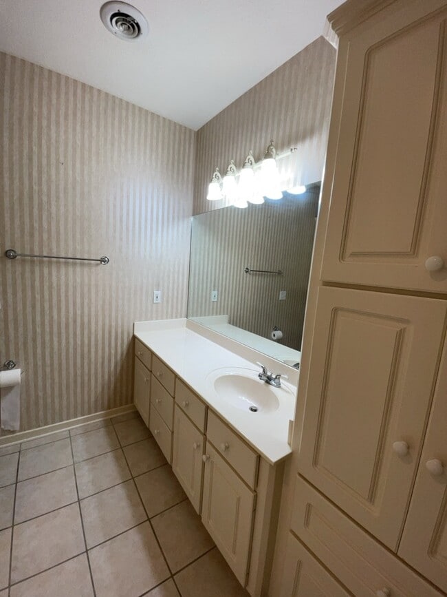 Building Photo - 107 Oakleigh Dr