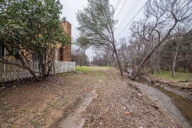 Building Photo - 1601 Faro Dr