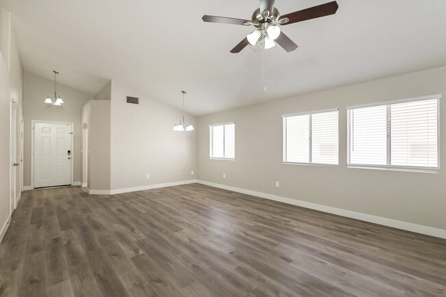 Building Photo - 5256 Del Lago Dr