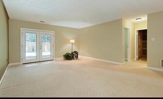Building Photo - 4609 Luxberry Dr