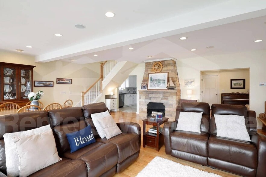 Building Photo - 605 Park Ln