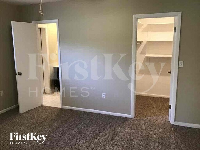 Building Photo - 613 Brittany Ct
