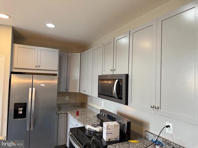 Building Photo - 102 Coralyrose Ct