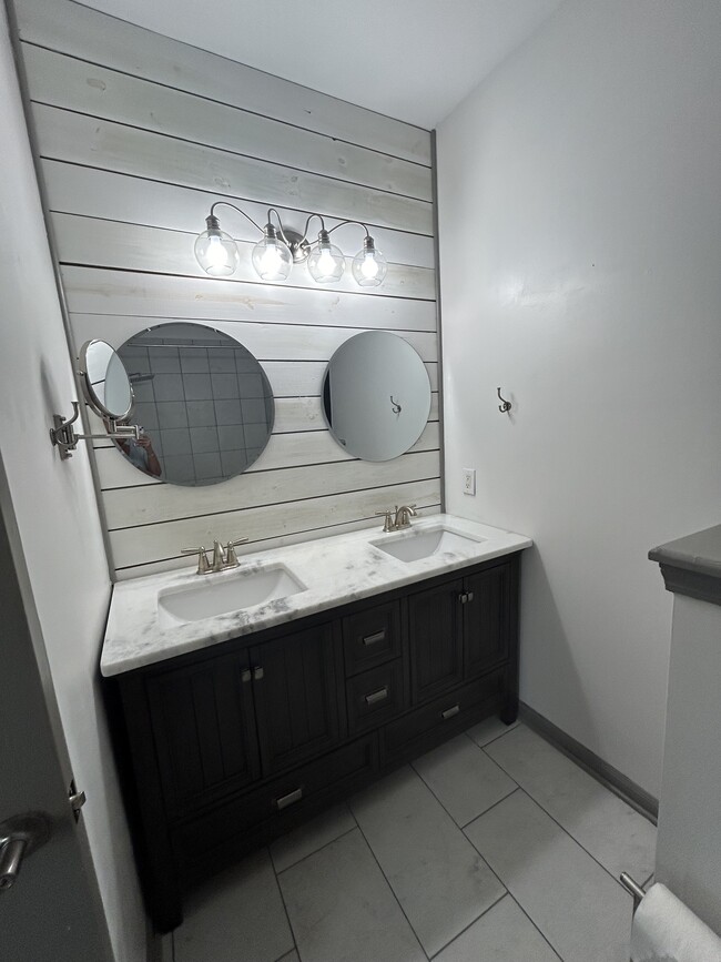 Double bathroom vanity with shiplap backspalsh - 400 Bucksley Ln