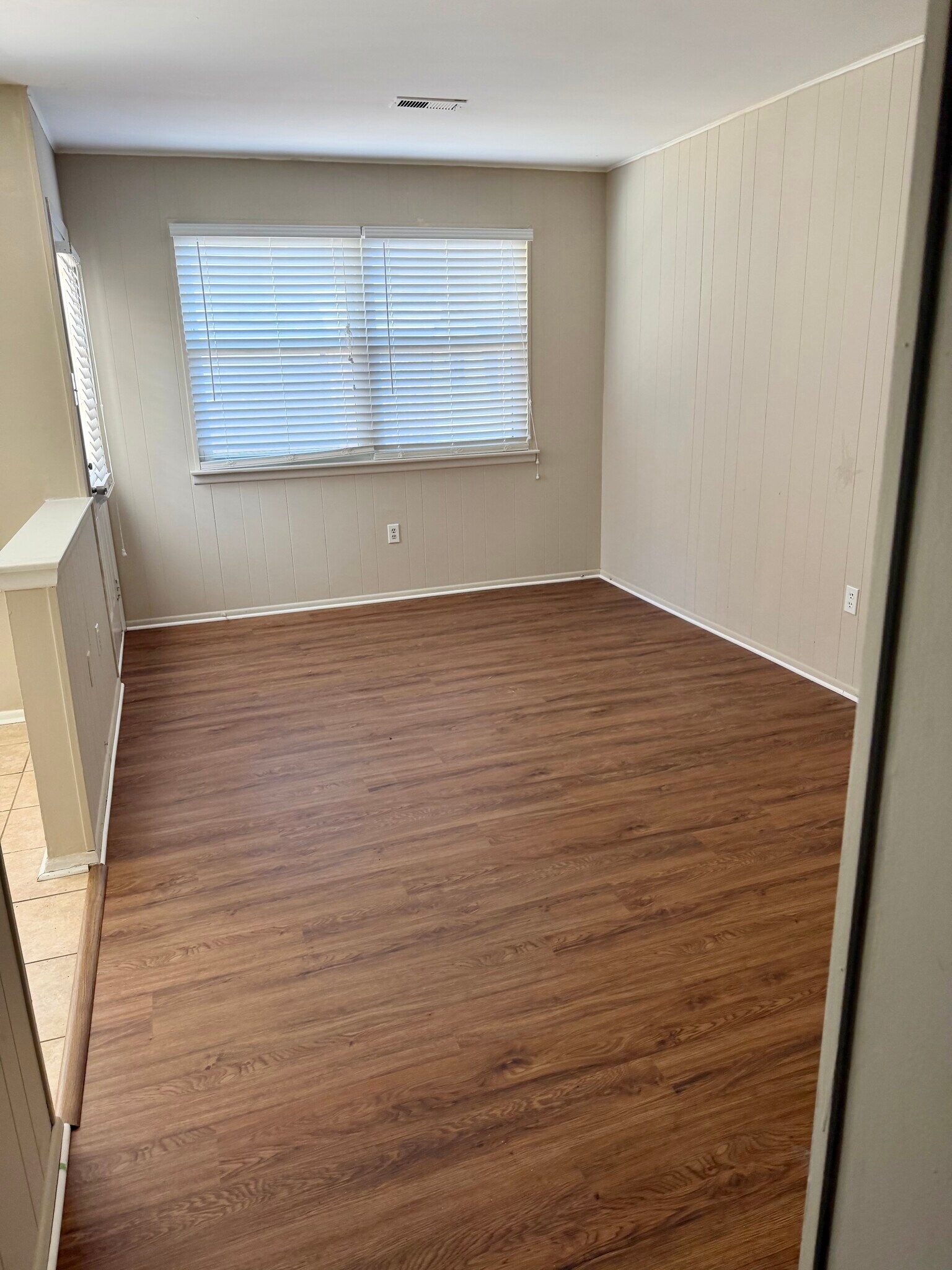 Family room - 202 Shady Ln