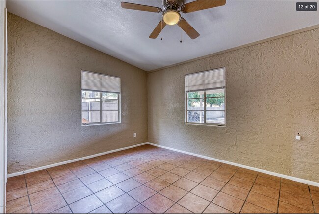 Building Photo - 2430 W Glenrosa Ave