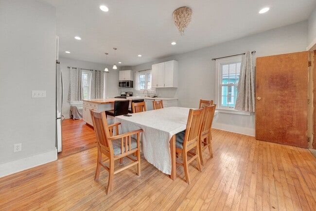 Building Photo - Charming, Recently Updated 3-Bedroom Home in Urbana