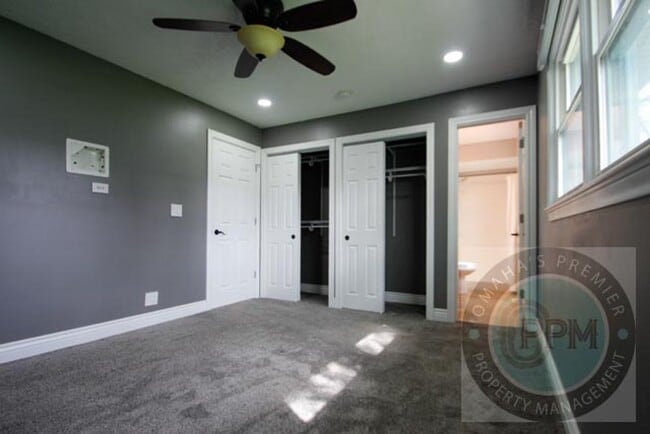 Building Photo - Discover this 3- Bd, 2.5-Ba Omaha, NE,