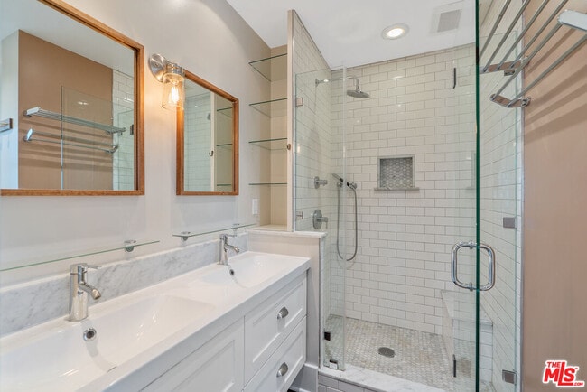 Building Photo - 4609 W 17th St