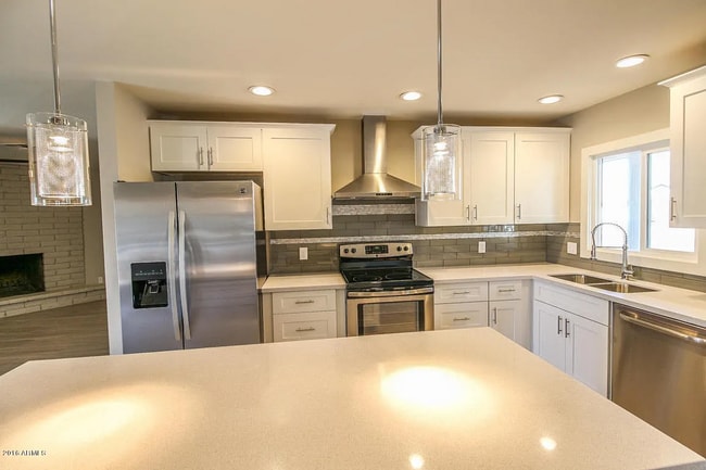 Building Photo - 8731 E Sandalwood Dr