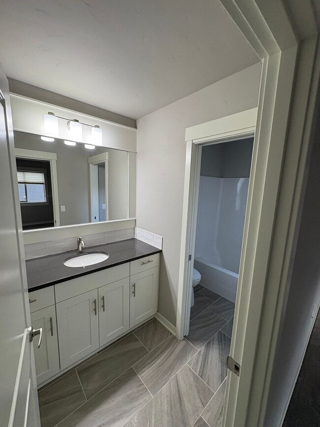 Building Photo - Newer 3 Bedroom / 2.5 Bathroom + Loft in the Ochoco Pointe Community