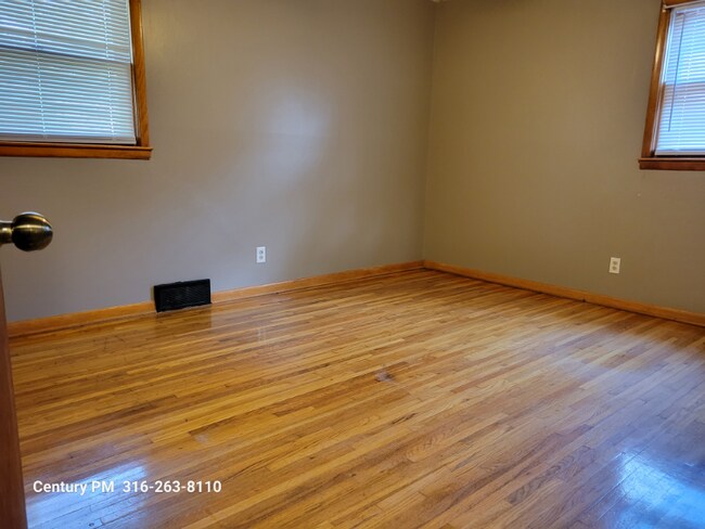 Building Photo - 3114 S Elizabeth Ave