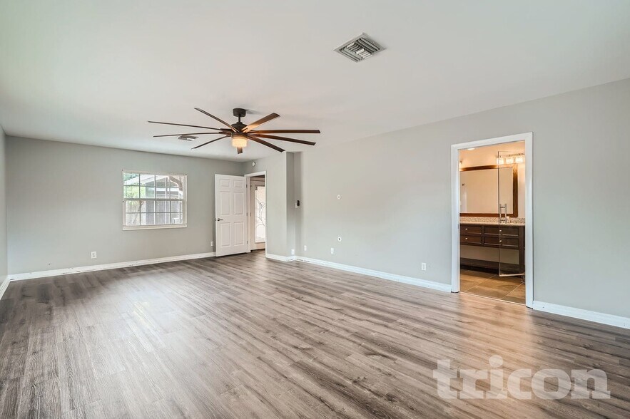 Building Photo - 3817 19th Ave N