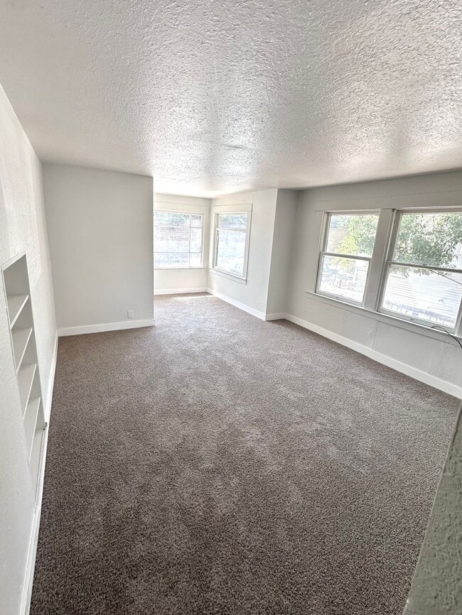 Building Photo - 3135 32nd St