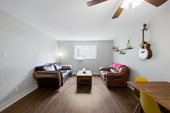 Building Photo - 2 Bed 1 Bath Condo by UT and CapMetro Stop