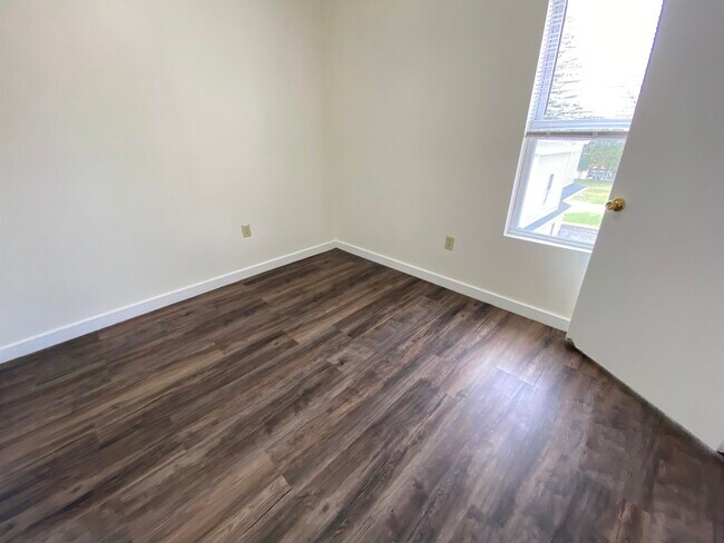 Building Photo - 143 Second St