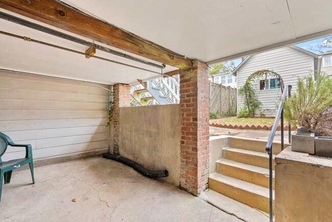 Building Photo - 3 Bed 2 Bath - Glover Park Row Home - Fini...