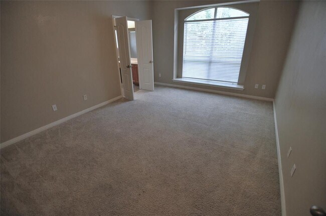 Building Photo - 1830 Paradise Ridge Dr