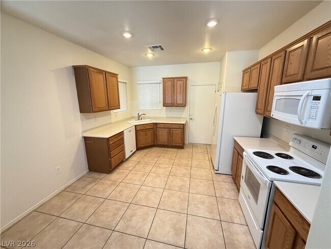 Building Photo - 2427 Andromeda Ave