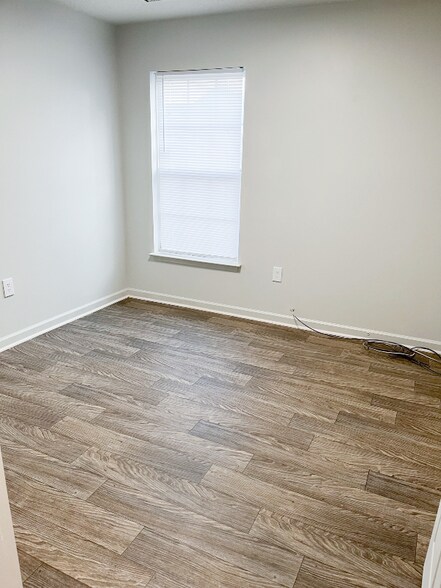 Building Photo - 1130 Ridge Rd