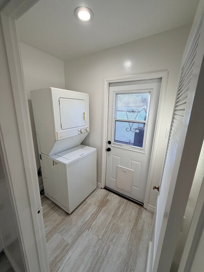 Building Photo - 8046 Dunfield Ave