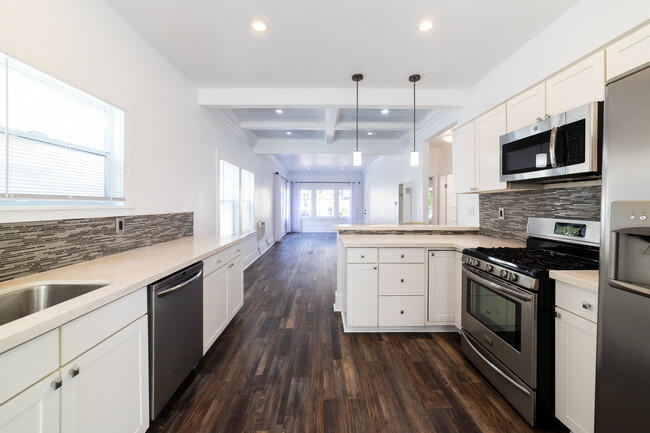 Building Photo - 321 Heliotrope Dr