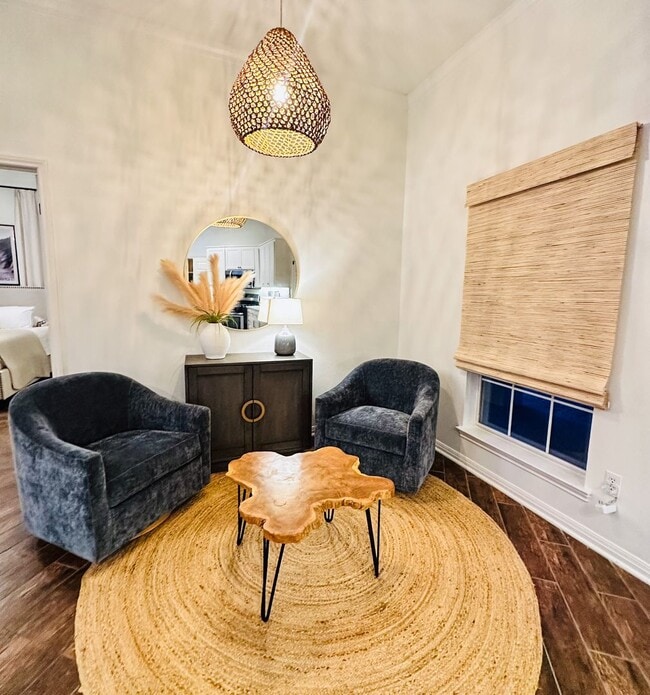 Building Photo - *** Lake Austin House * Waterfront * Lush 2 Acre Yard w/ Boat Dock * Pet Friendly * Fully Furnish...