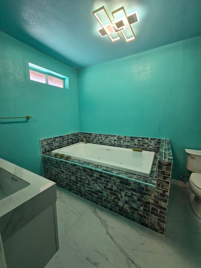 Building Photo - 697 Bluerock Rd