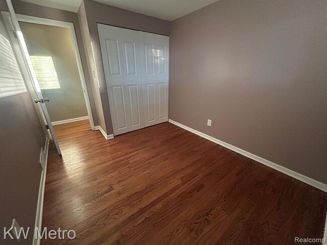 Building Photo - 1210 Kenilworth Pl