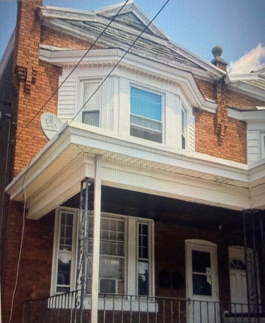 Building Photo - 2219 Madison St