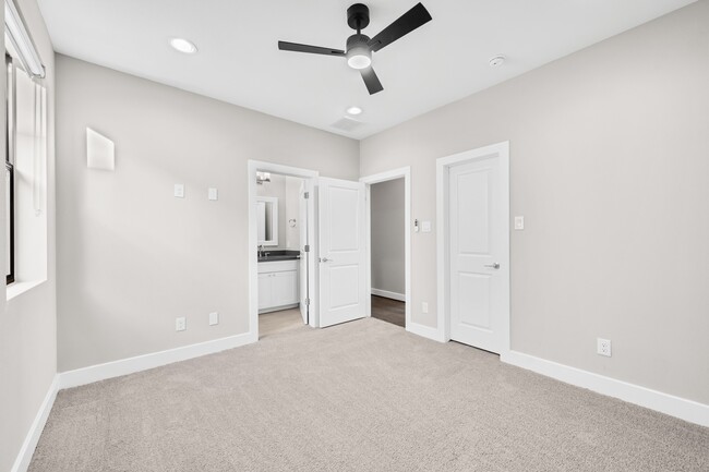 Building Photo - 717 Morris St