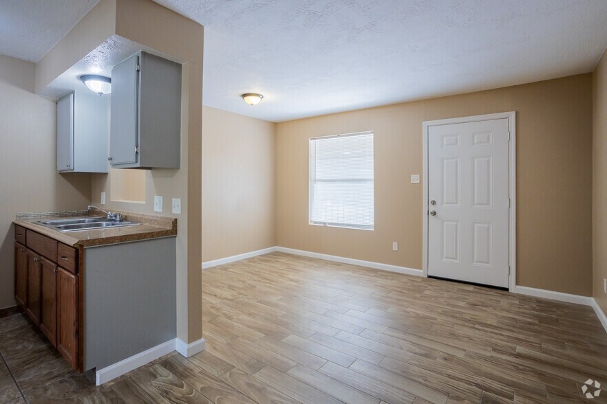 Rosewood Apartments 1000 S 1st St Conroe TX 77301 Apartment Finder