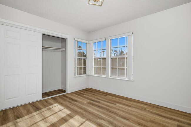 Building Photo - STUNNING DESERT SHORES MINUTES FROM THE LAKES!!!