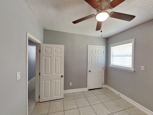 Building Photo - 4531 Conley St